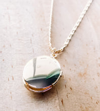 Load image into Gallery viewer, Vintage heart locket
